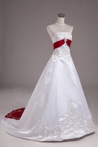 Fashion White Strapless Neckline Beading and Embroidery Wedding Dresses Sleeveless Lace Up