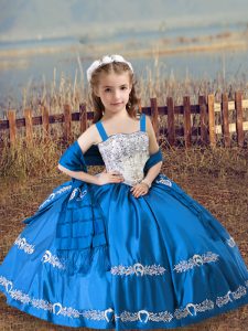 Sleeveless Satin Floor Length Lace Up Little Girls Pageant Gowns in Blue with Beading and Embroidery