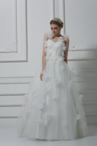 Tulle V-neck Sleeveless Lace Up Hand Made Flower Wedding Dress in White