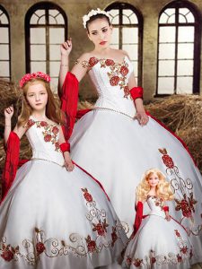 Custom Design White And Red Ball Gowns Beading and Embroidery Quinceanera Gowns Lace Up Satin Sleeveless Floor Length