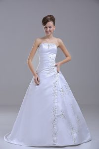 Glittering Lace Up Wedding Gown White for Wedding Party with Beading Brush Train