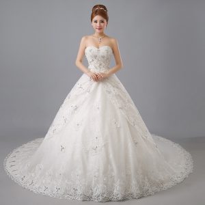 Dramatic White Ball Gowns Tulle Sweetheart Sleeveless Beading and Lace Lace Up Wedding Gowns Chapel Train
