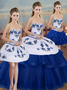Romantic Sweetheart Sleeveless Tulle Quinceanera Dresses Embroidery and Bowknot Lace Up
