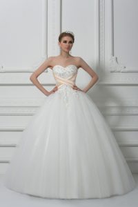 Latest White Sleeveless Tulle Lace Up Wedding Dress for Wedding Party