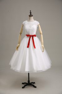 Attractive White Wedding Gown Wedding Party with Lace and Belt Scoop Short Sleeves Clasp Handle