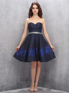 Sleeveless Satin Knee Length Zipper Prom Dress in Navy Blue with Beading and Appliques