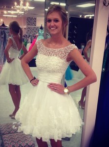 White Tulle Zipper Scoop Sleeveless Knee Length Homecoming Dress Beading and Lace