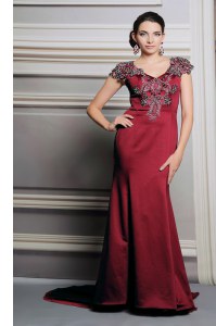 Comfortable Satin V-neck Short Sleeves Court Train Side Zipper Appliques Homecoming Dress in Burgundy