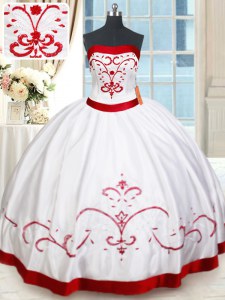 Spectacular White and Red Ball Gowns Strapless Sleeveless Satin Floor Length Lace Up Beading and Embroidery Quinceanera Dresses