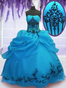 Organza Strapless Sleeveless Lace Up Embroidery Ball Gown Prom Dress in Blue