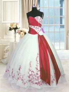 Best Selling Sleeveless Floor Length Embroidery and Sashes ribbons Lace Up Quinceanera Gown with White And Red