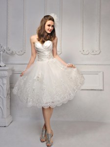 Inexpensive Knee Length Lace Up Bridal Gown White for Wedding Party with Lace