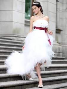 High Low Zipper Wedding Dress White for Wedding Party with Ruffles and Belt and Hand Made Flower