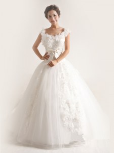 White Organza Lace Up Scoop Sleeveless With Train Wedding Gowns Brush Train Lace and Appliques